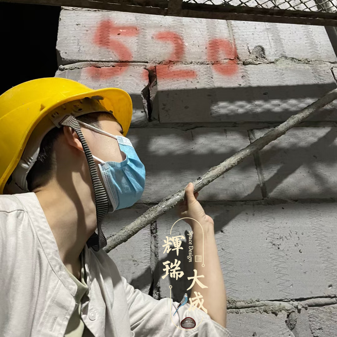 設(shè)計(jì)師連續(xù)跑兩個(gè)KTV設(shè)計(jì)項(xiàng)目工地，施工中也要視察